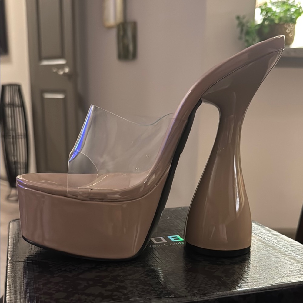Cape Robbin❣️Inji Clear Round Toe Platform High Heels (Inji) BRAND NEW IN BOX❣️ - Picture 2 of 12